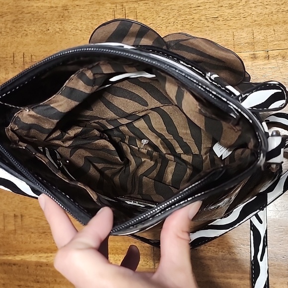 HANANEL Elegant Zebra Print Crossbody Bag with Floral Accent - Picture 15 of 16